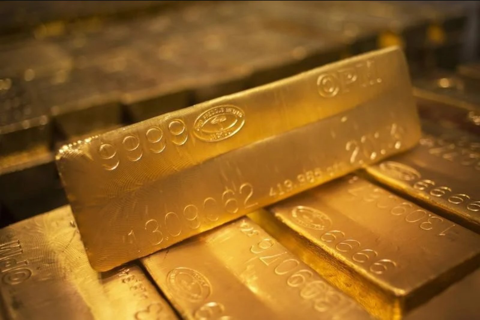 Gold Inches Up Near $4,207 as Market Weighs Energy Ceasefire Claim Against Mideast Violence