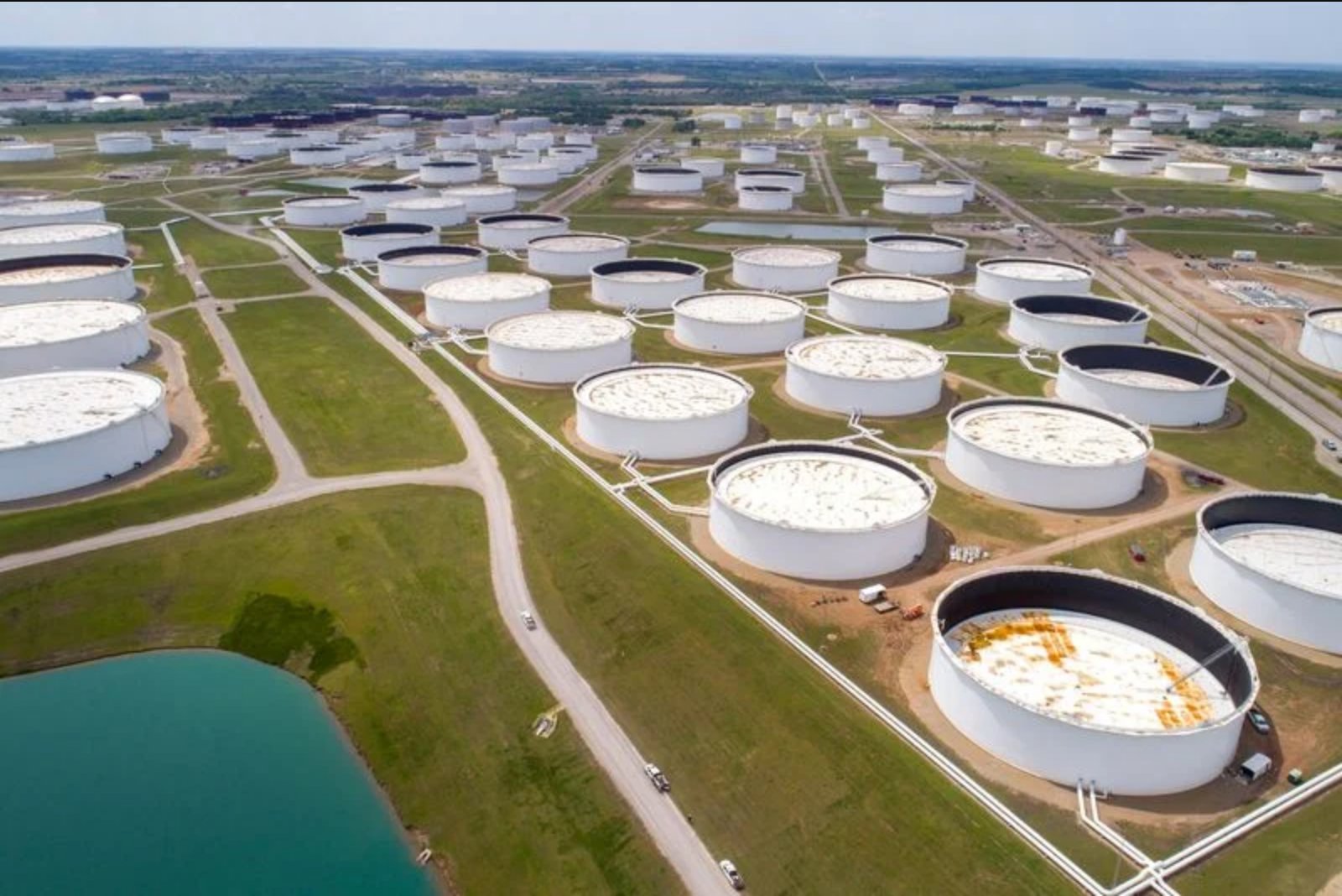 Oil markets steady as supply risks persist after Houthi strikes and Libyan outage