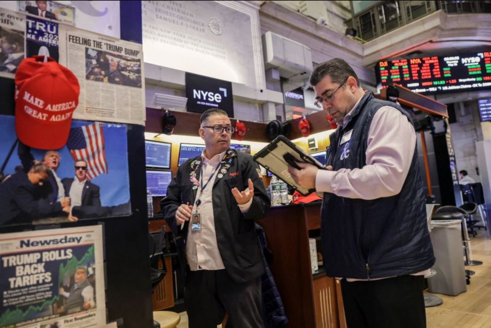 Investors Pull Billions from U.S. Equity Funds as Long-Term Yields Spike