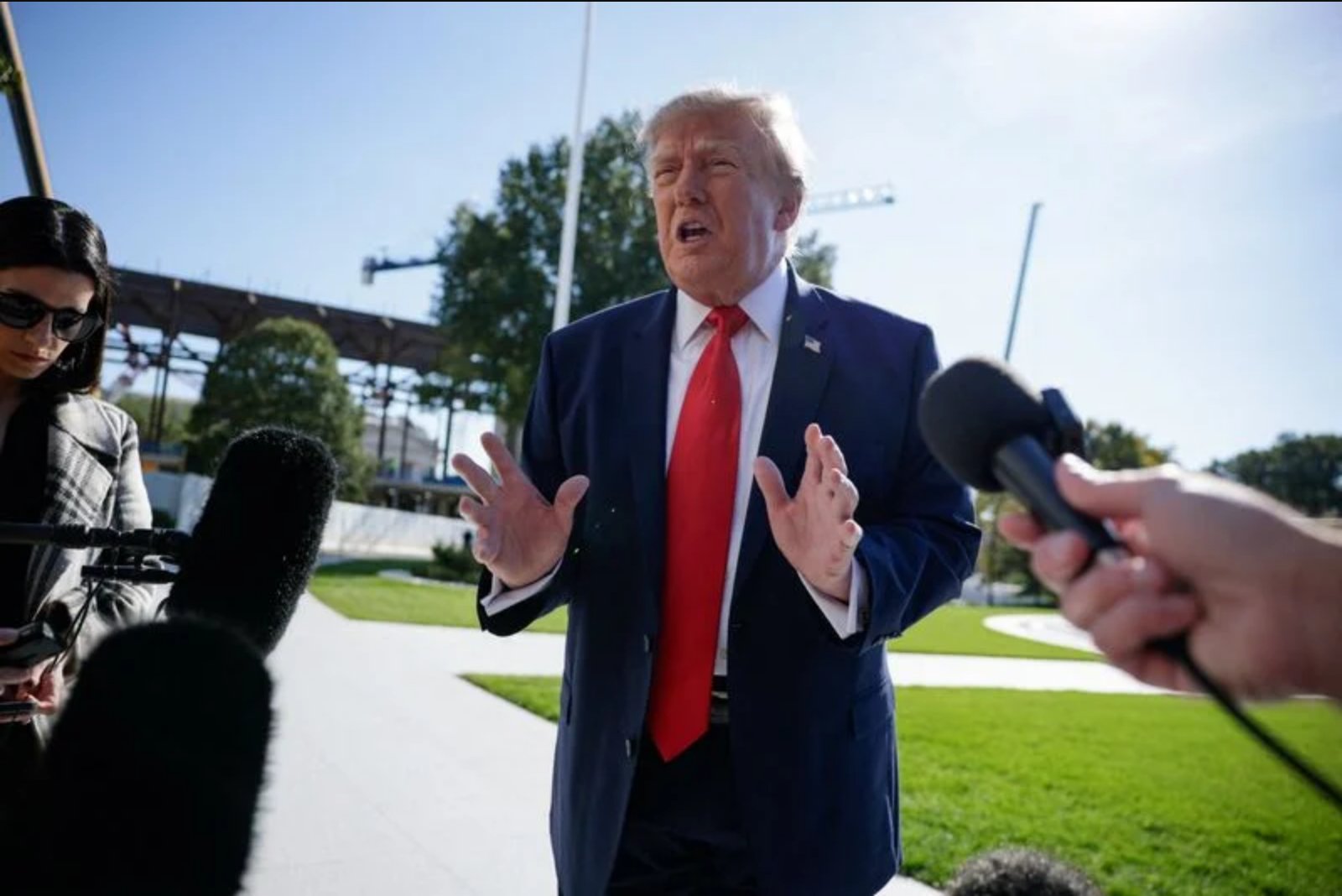 Trump Says He Will Resolve Any Starlink Access Issues in Ukraine