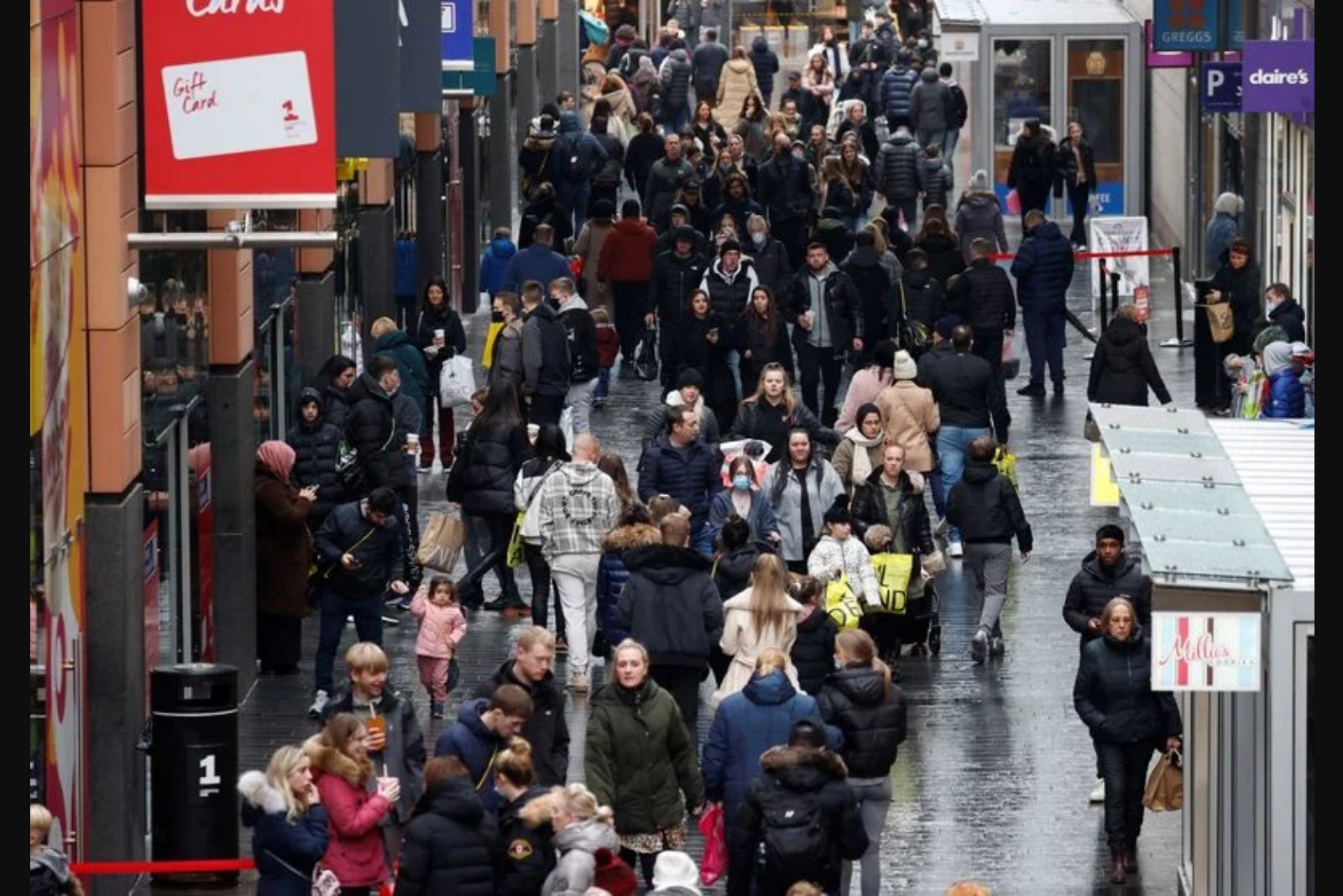 UK Median Pay Growth Remains Unchanged at 3.5% Amid Minimum Wage Increases