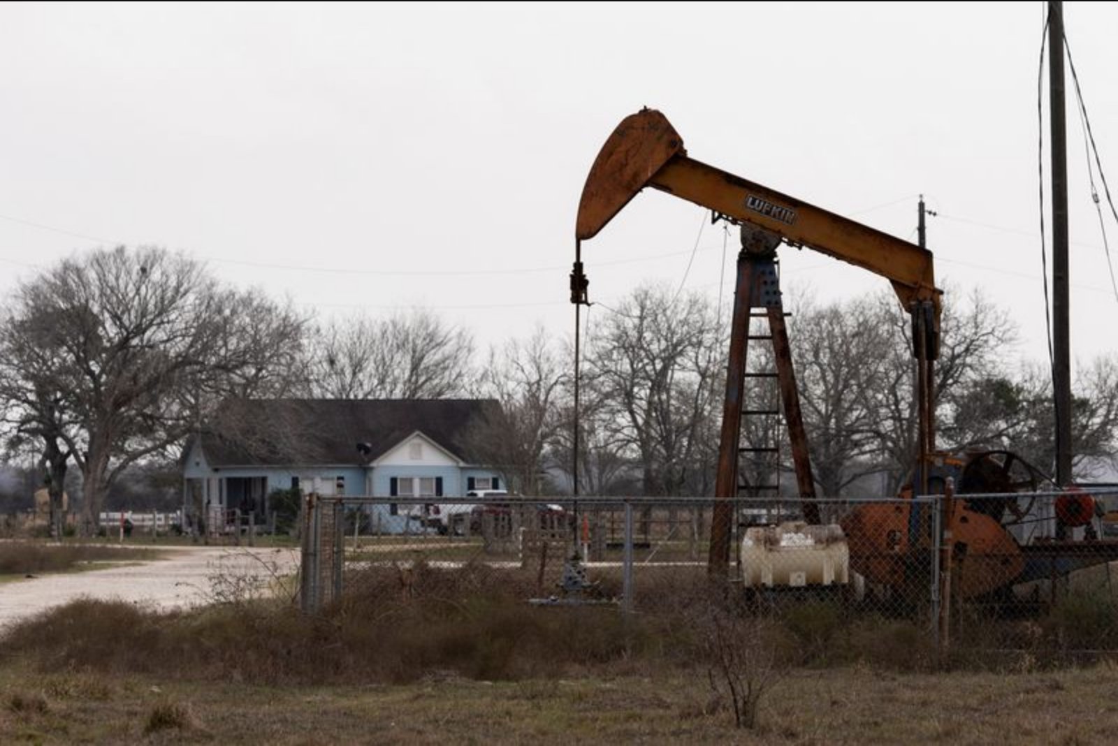 Oil retreats as possible easing of Russian tanker restrictions lowers freight worries; regional attacks curb the drop