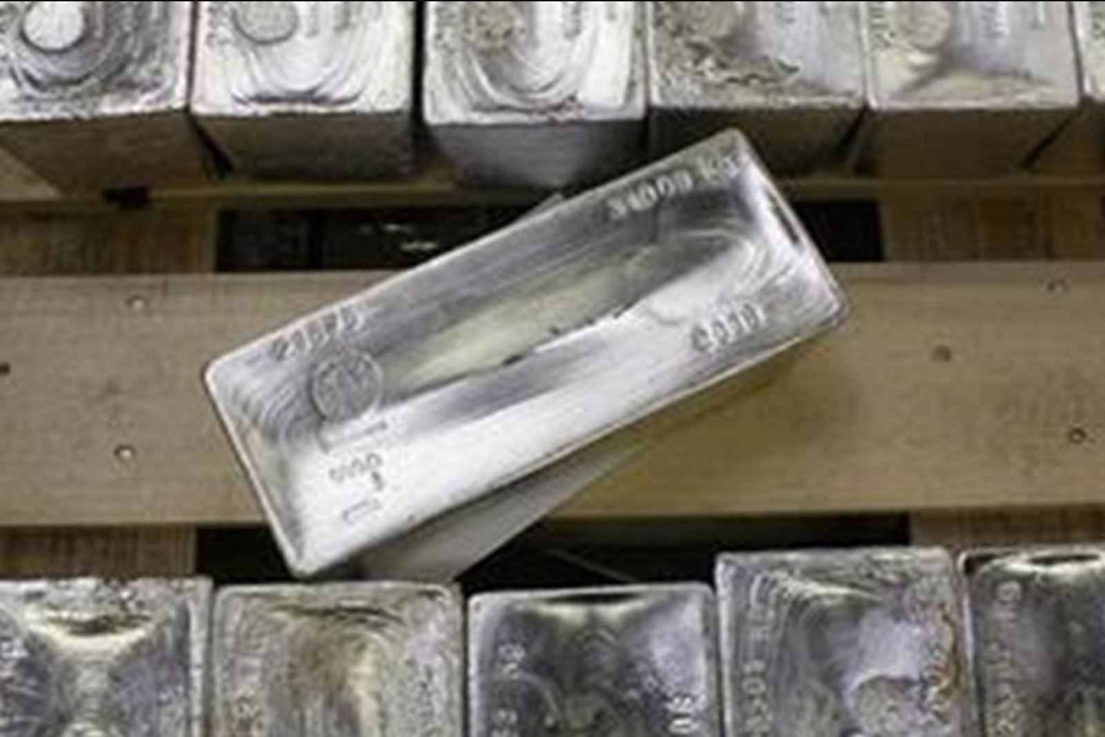 UBS Lowers Palladium Price Forecast Citing Expected 2026 Surplus