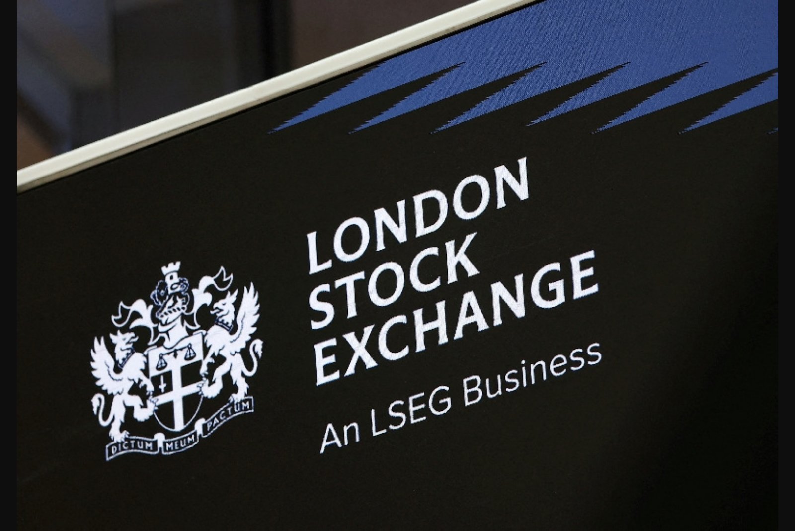 UK Stocks Climb After Softer Jobs Figures Diminish Near-Term Rate Hike Risk