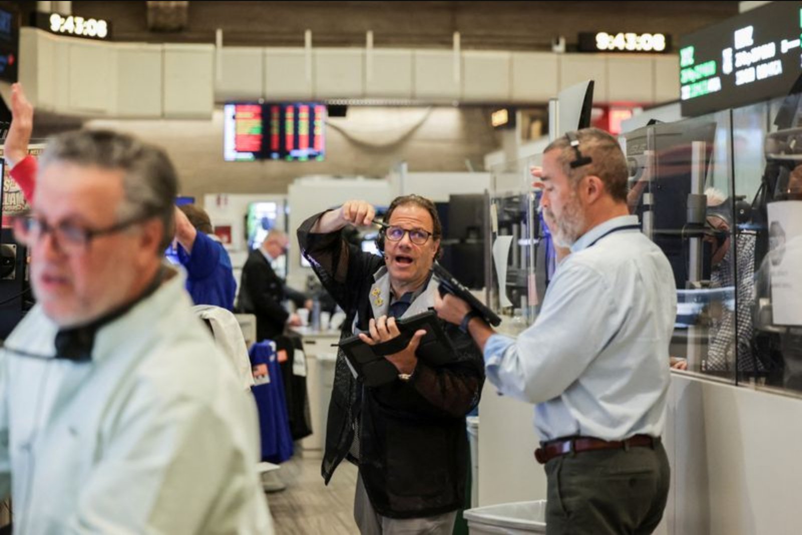 Market Volatility Subsides as Tech IPO Anticipation and Geopolitical Optimism Drive Gains