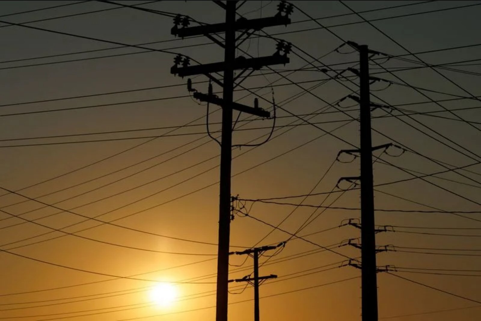 FERC directs regional grid operators to revisit rules for powering massive data centers