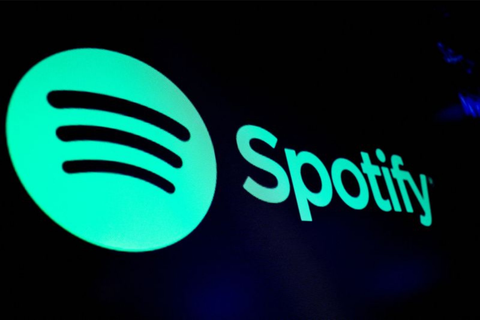 Spotify, Universal Music Agree to Let Subscribers Create AI Covers and Remixes