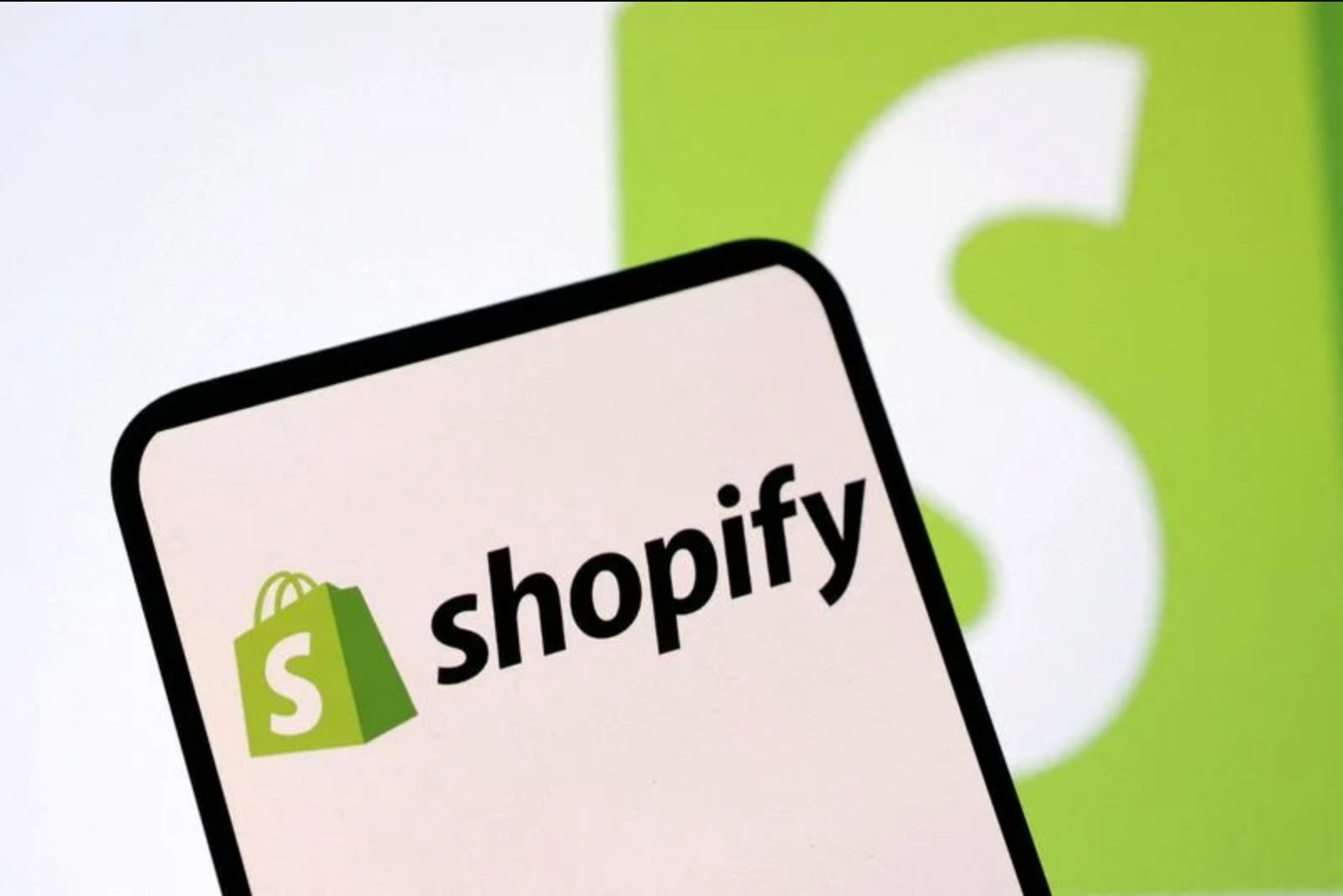 Shopify orders merchants to delist e-cigarettes from stores