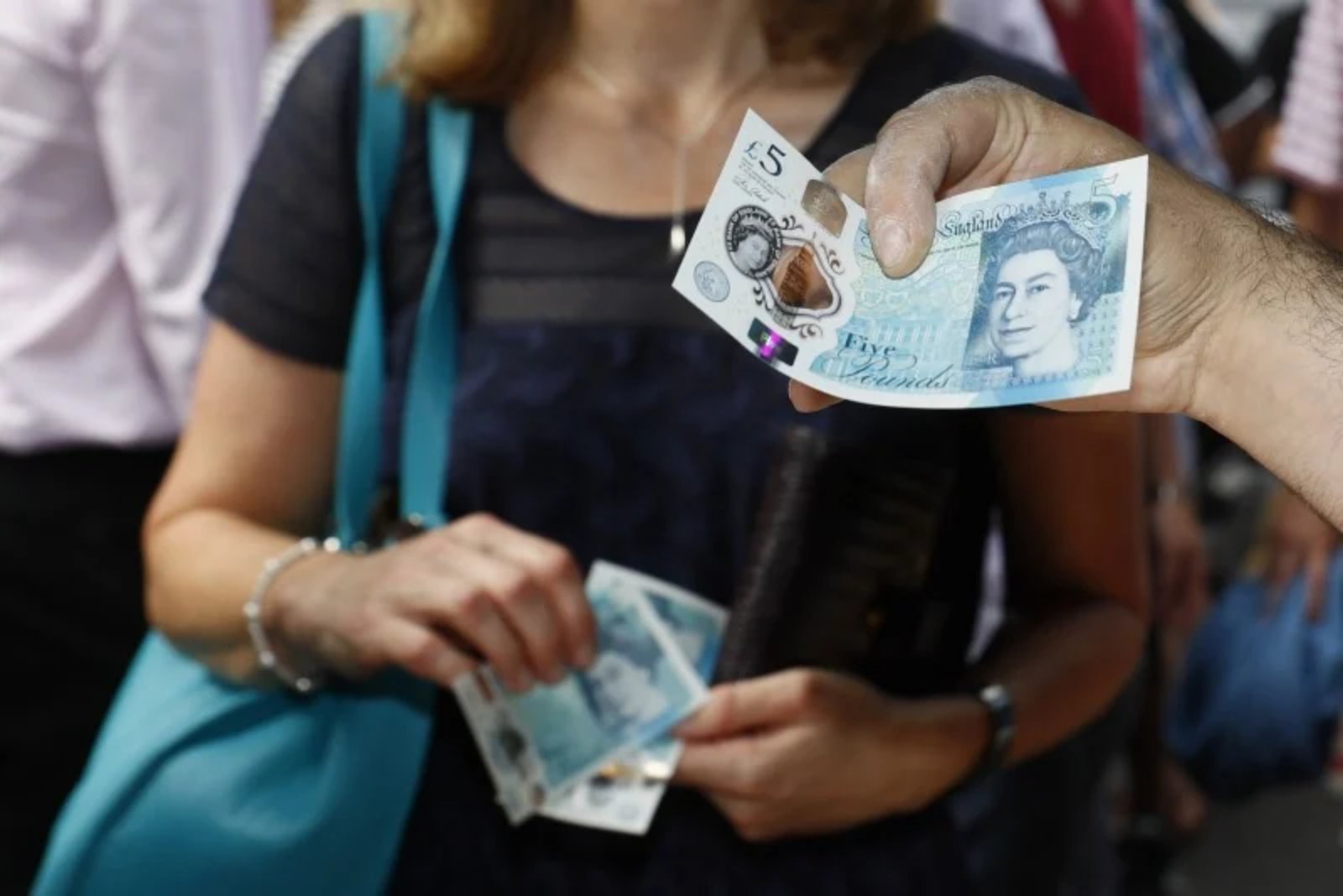 Pound retreats as markets shift focus back to central banks; euro steady near annual lows