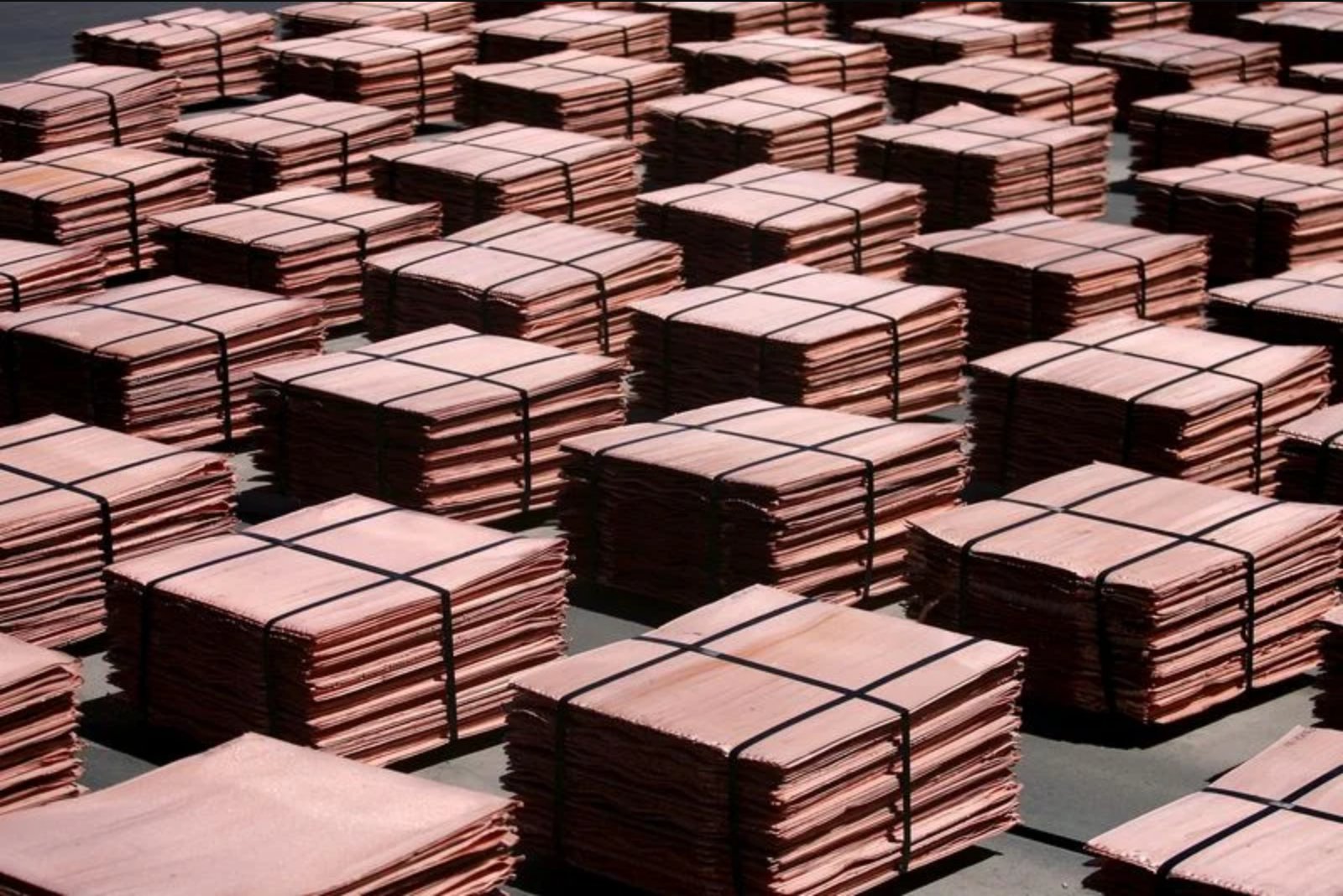 U.S. Tariff Threat Tightens Copper Market Despite Global Surplus