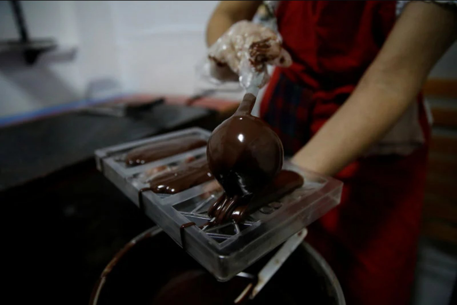 London Cocoa Retreats After Five-Month Peak; New York Also Slips