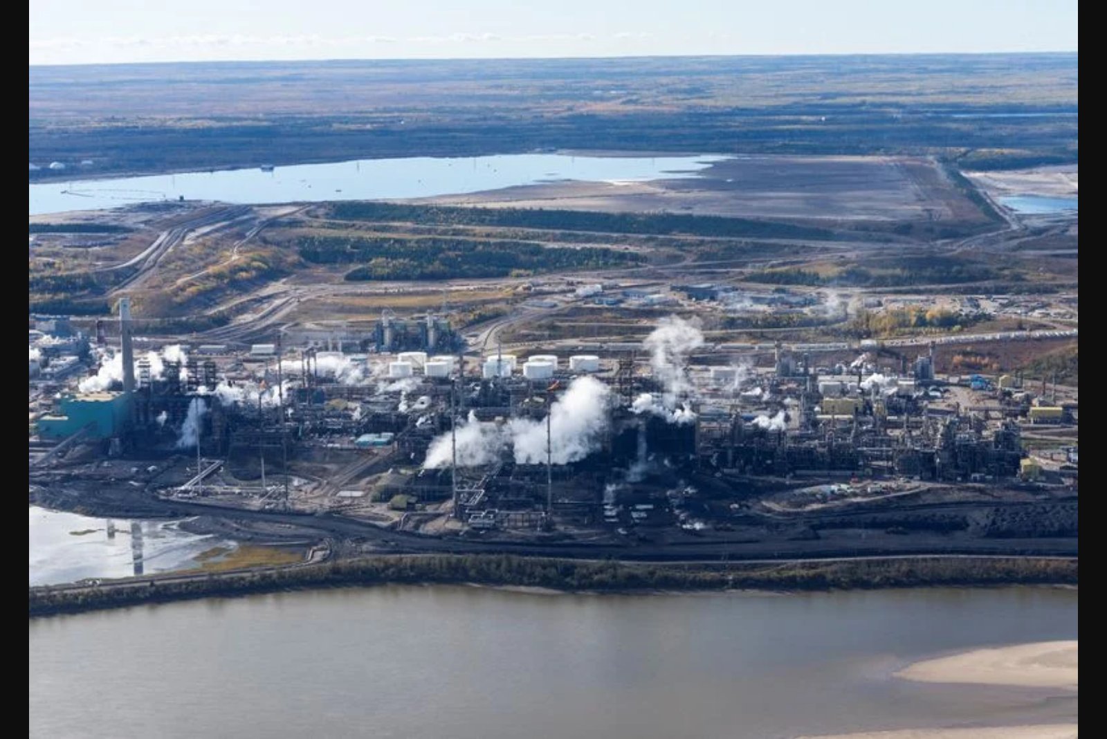 Carney’s Pipeline Gamble May Boost Output but Won’t Restore Fort McMurray’s Oil-Field Workforce