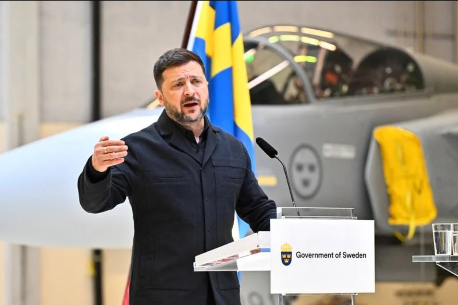 Zelenskiy: Ukrainian Forces Can Target Russian Supply Lines Across Occupied Territories