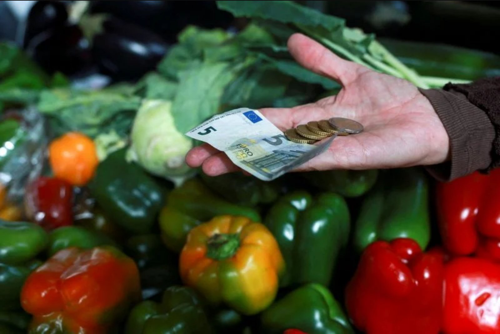 Euro under pressure as political and fiscal strains keep currency near 17-month low