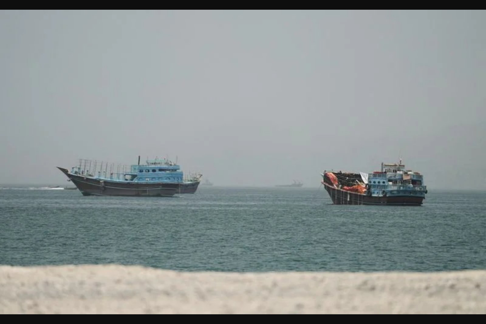 Oil Retreats to Pre-War Levels as Hormuz Traffic Recovers and U.S. Seeks Gulf Assurances