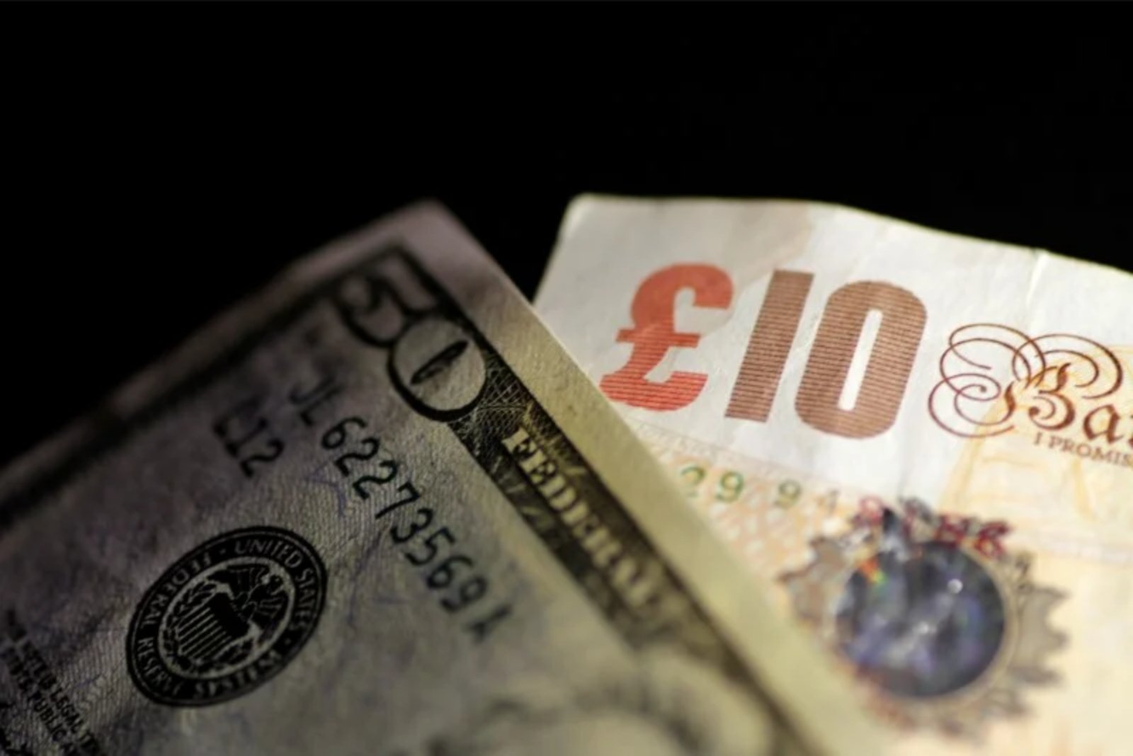 Pound strengthens as Gulf tensions and rising oil bolster dollar support