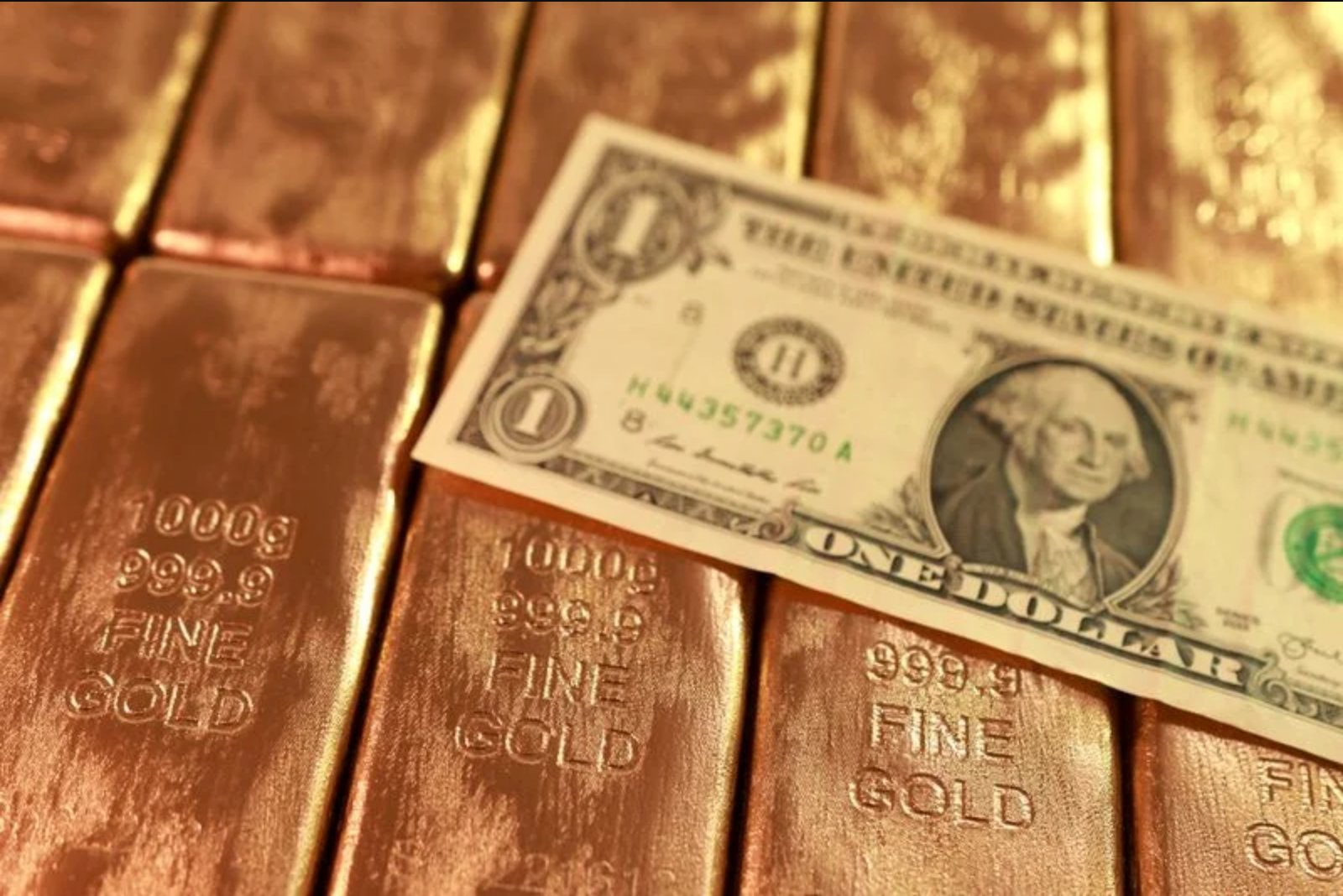 Safe-haven showdown: Dollar, franc, Bunds and gold under strain as tech, energy and France concerns roil markets
