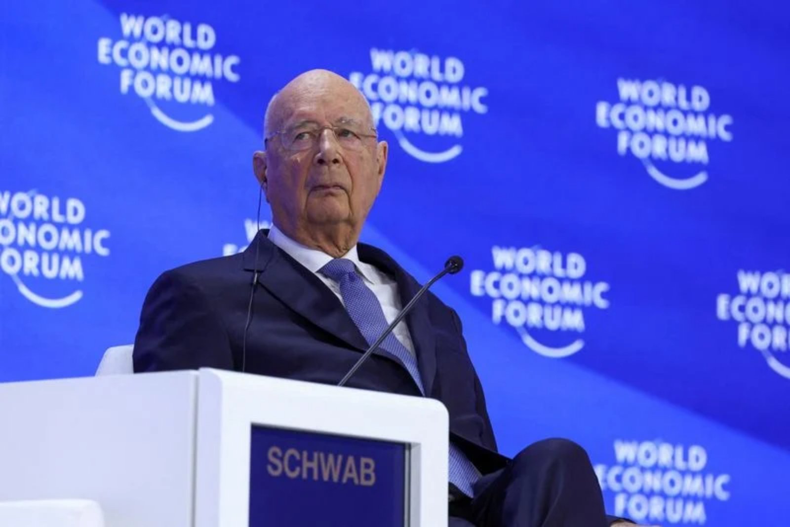 Klaus Schwab Seeks Advisory Return to World Economic Forum, Letters Indicate