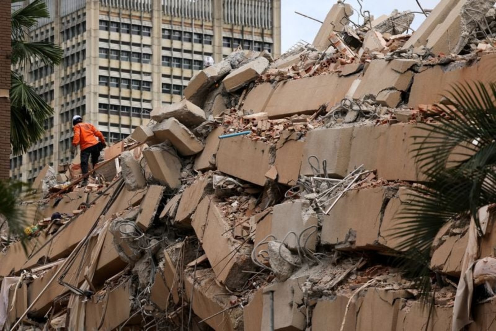 Venezuelans Race to Rescue Neighbors as Hospitals and Streets Strain After Twin Quakes