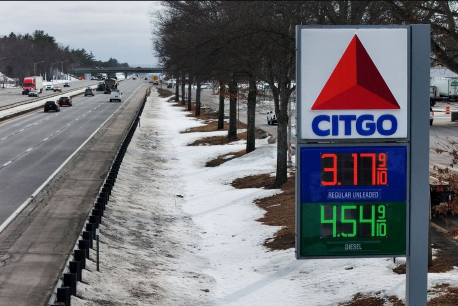 Rising pump prices and market turbulence threaten consumer spending across U.S. income levels