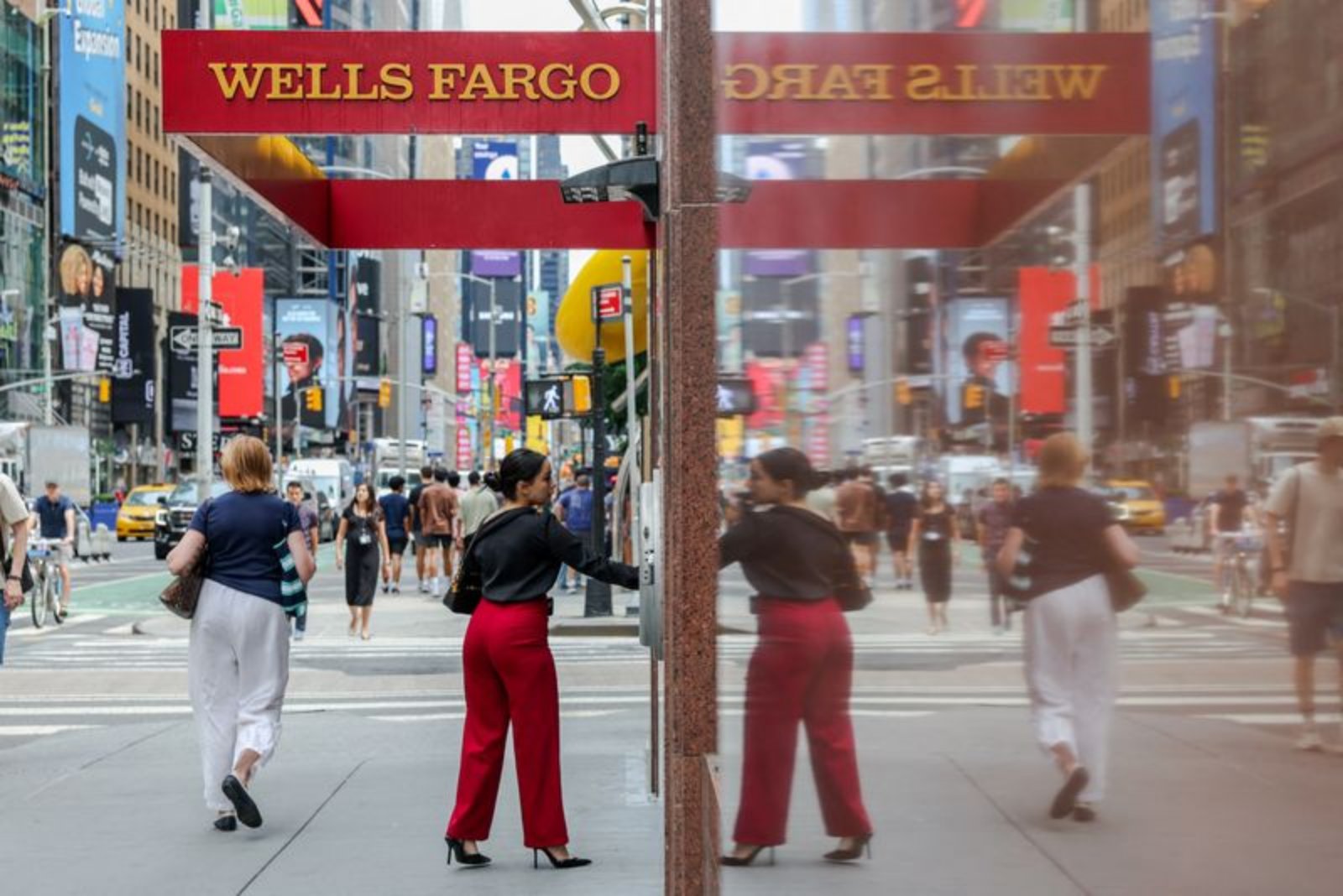 Wells Fargo Sees Loan Growth Fueled by Cards and Auto Financing, Mortgage Momentum To Recover