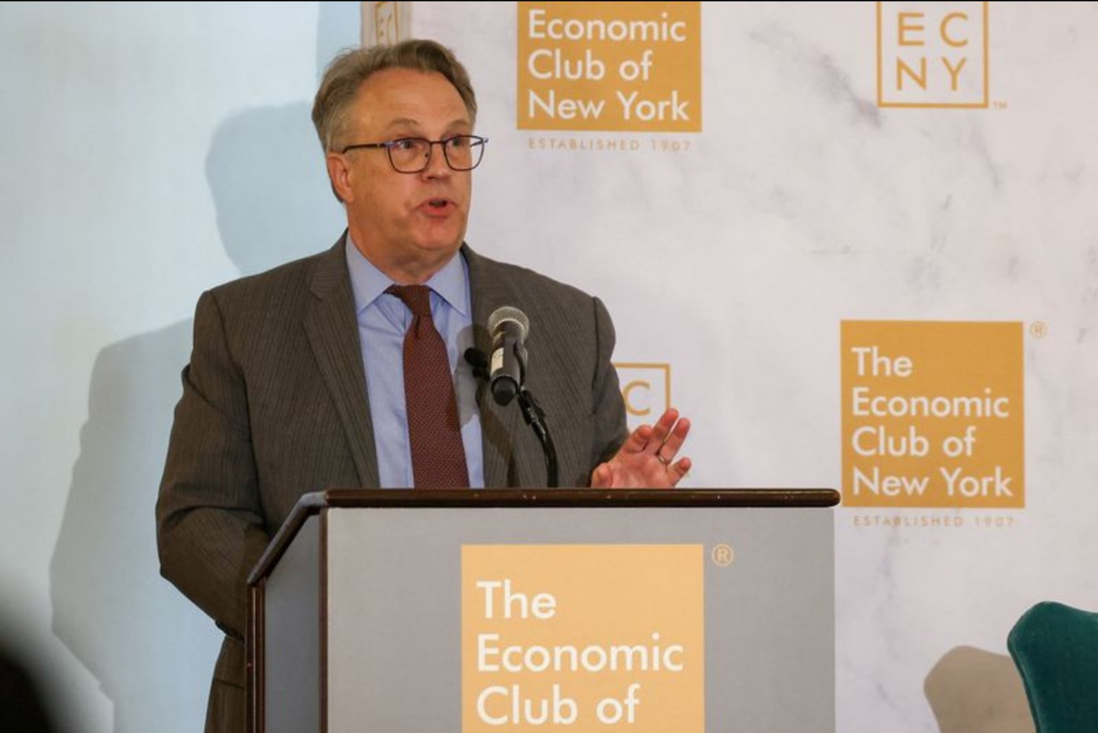 Fed’s Williams Says Policy Is Well Positioned as Energy-Driven Risks Rise