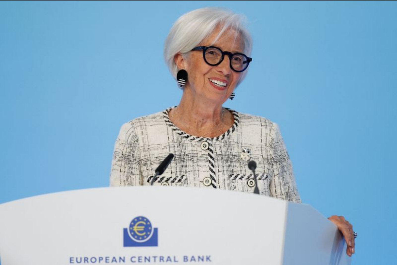 Lagarde Says 1970s-Style Stagflation Does Not Describe Current Euro Zone Outlook