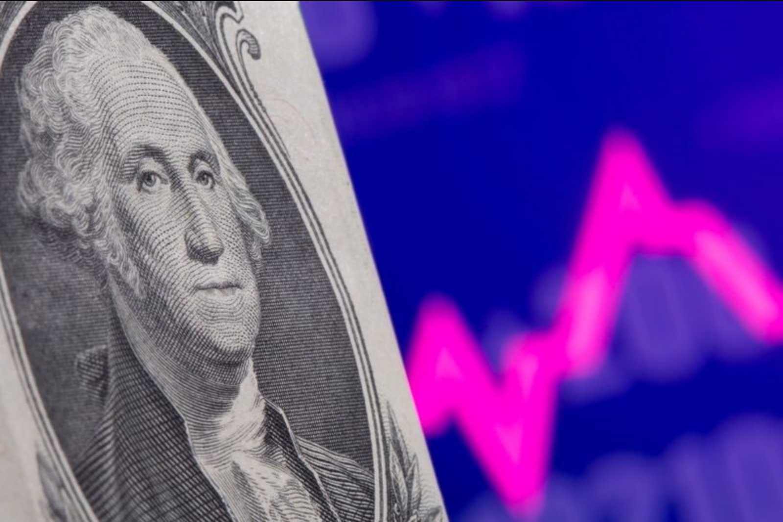 Loonie Pulls Back Slightly but Extends Weekly Winning Streak to Four