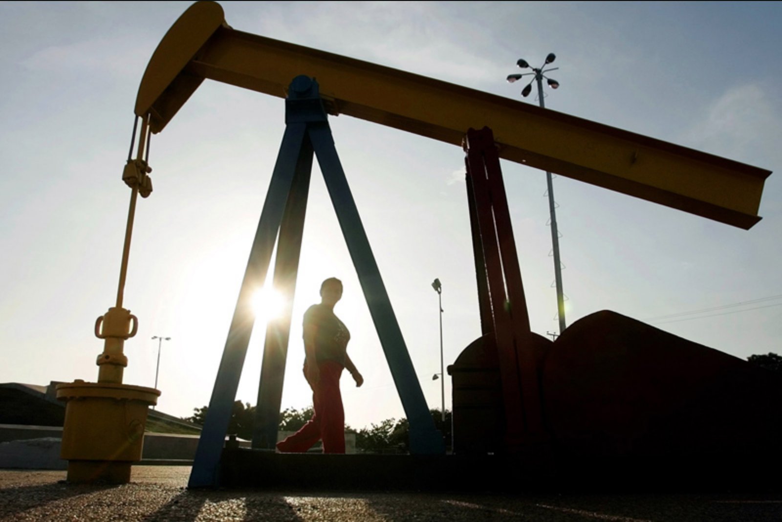 BofA Revises Baht Outlook as Oil Shock and Soft Tourism Narrow Thailand's External Buffer