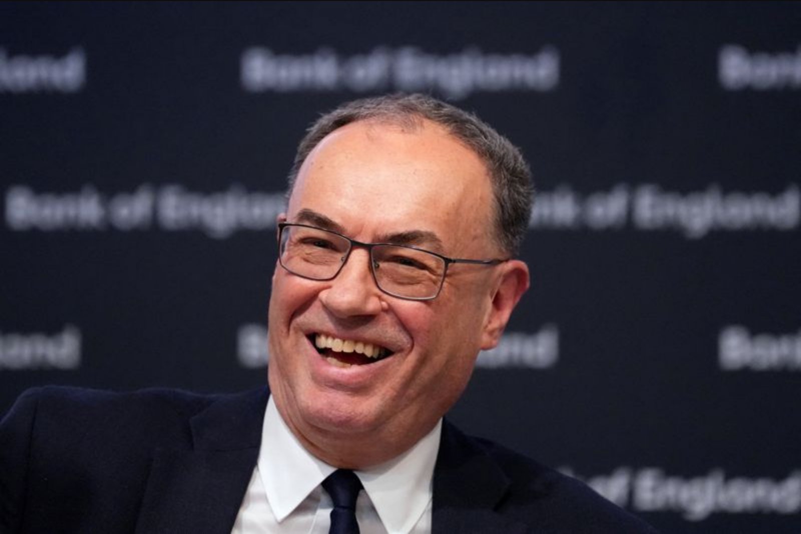 BoE Chief Warns of International 'Wrestle' Over Stablecoin Rules