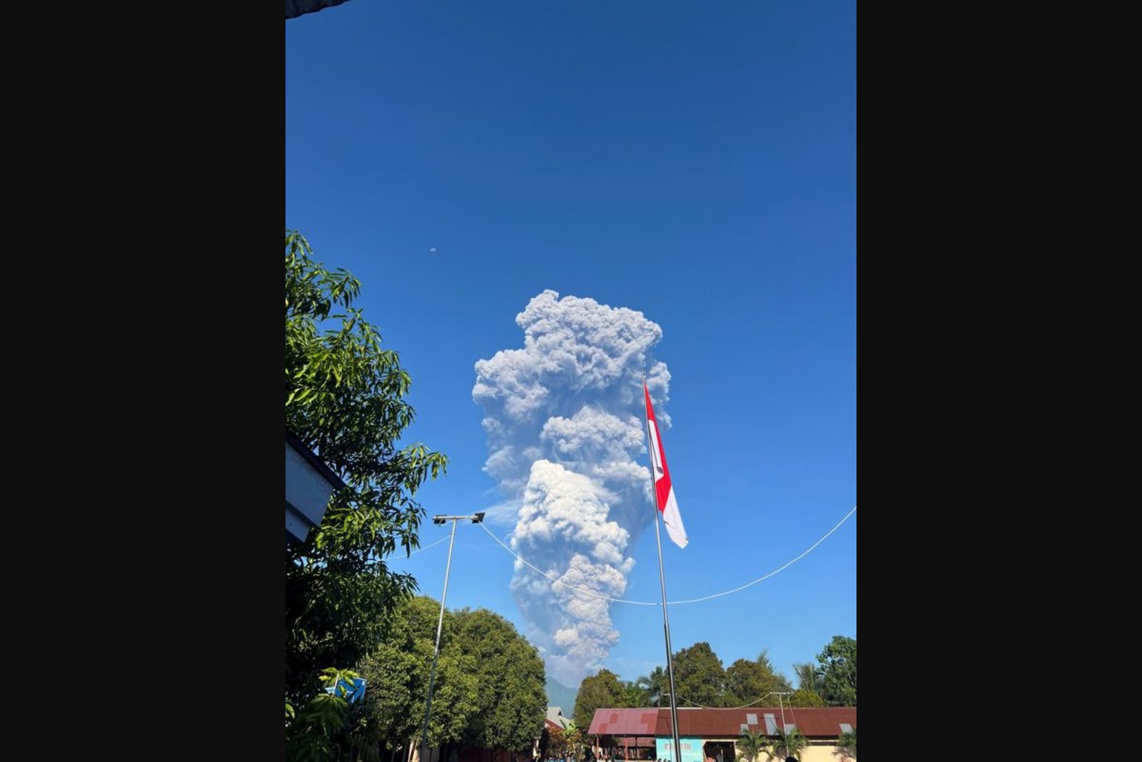 Search Continues for Three Hikers After Mount Dukono Eruption; 17 Evacuated
