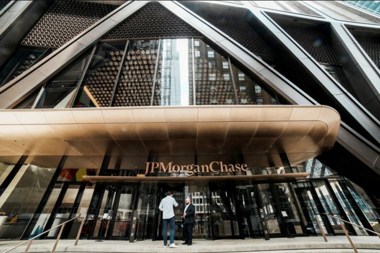 JPMorgan Q1 Profit Rises as Market Turbulence Fuels Trading Revenue