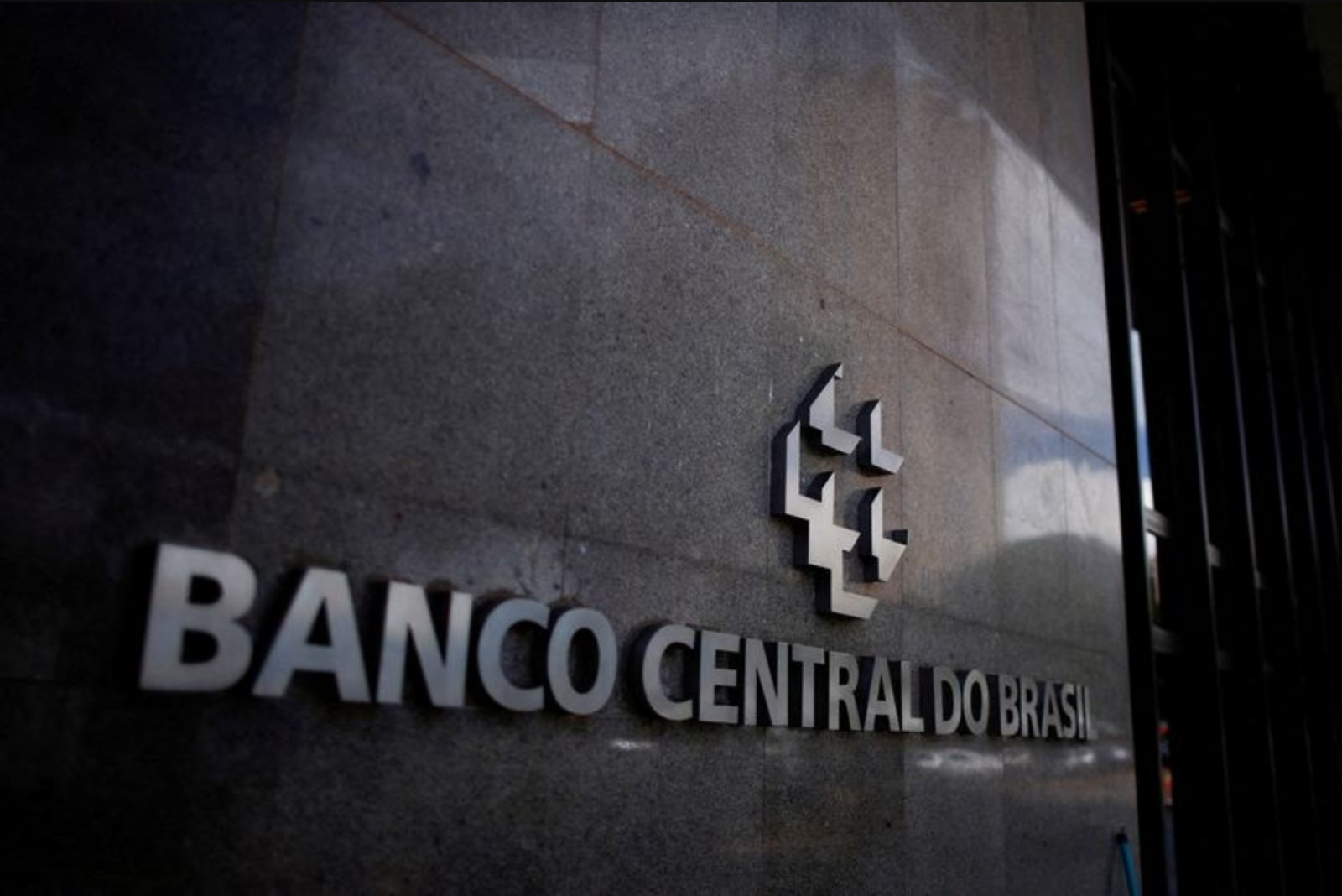Brazilian Central Bank Orders Extrajudicial Liquidation of Banco Pleno After Financial Deterioration