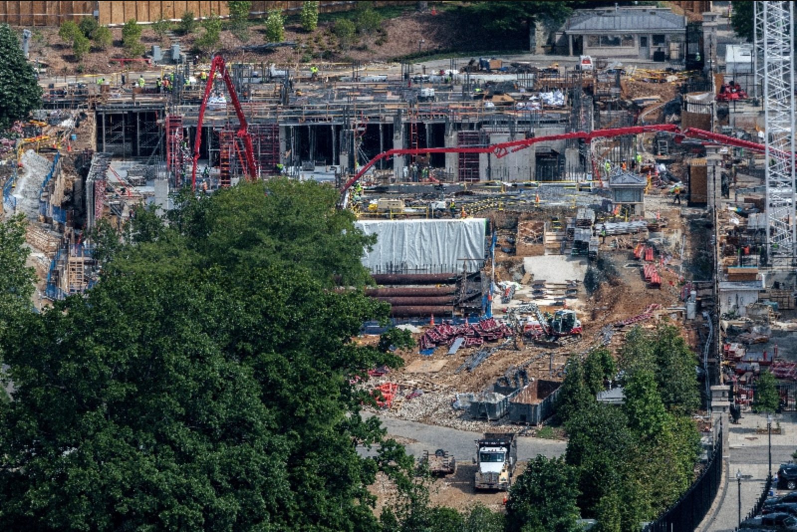 Senate Ruling Endangers Federal Funding for Proposed White House Ballroom Project