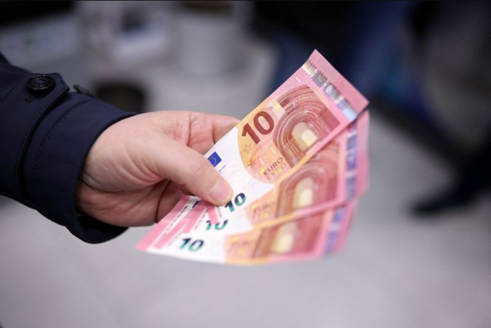 EU Finance Ministers to Debate Measures Aimed at Strengthening the Euro's Global Standing