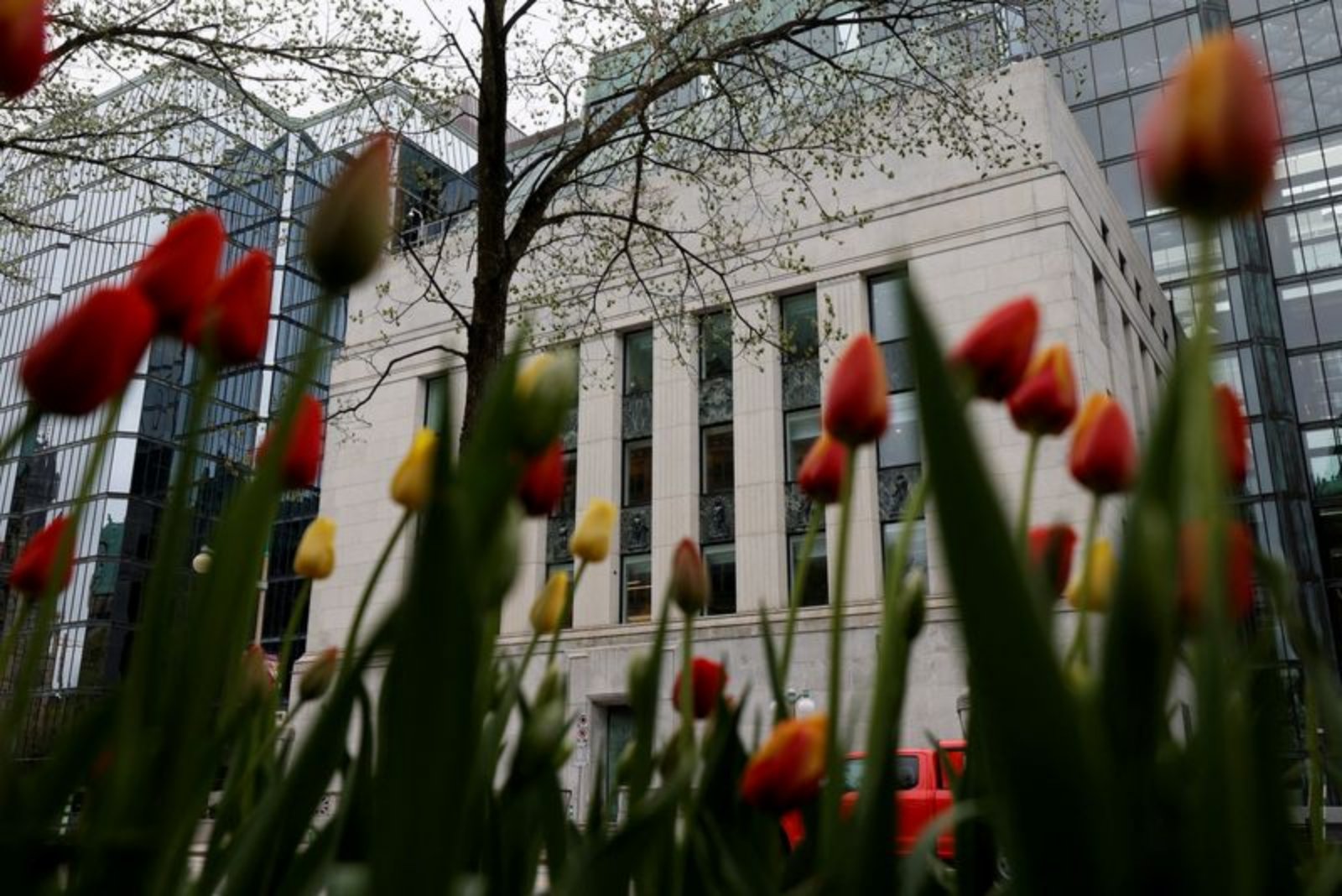 Bank of Canada Nudges Up Growth Outlook for 2026-27 on Oil and Tariff Assumptions