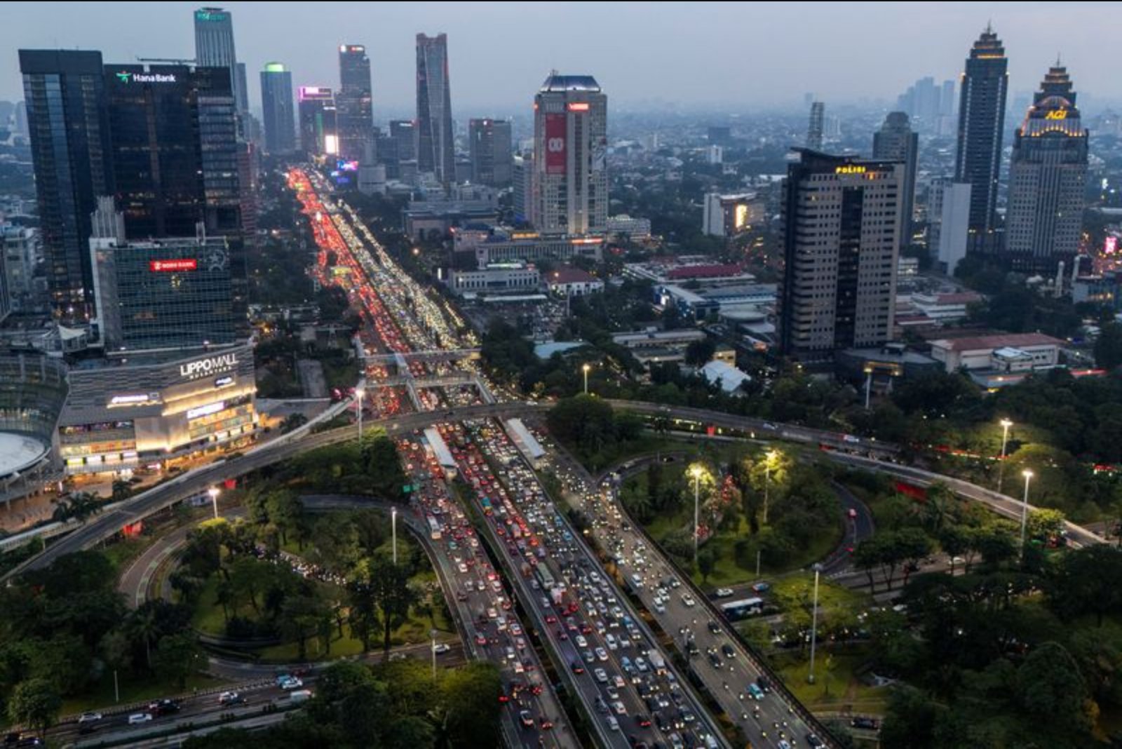 Fitch Reportedly Lowers Indonesia Outlook to Negative, Sparking Official Inquiries
