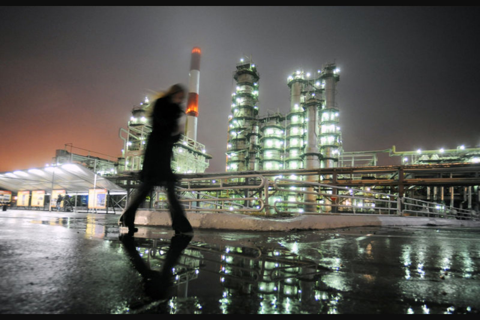 Goldman: Global Oil Inventories Near Eight-Year Lows as Strait of Hormuz Disruptions Persist