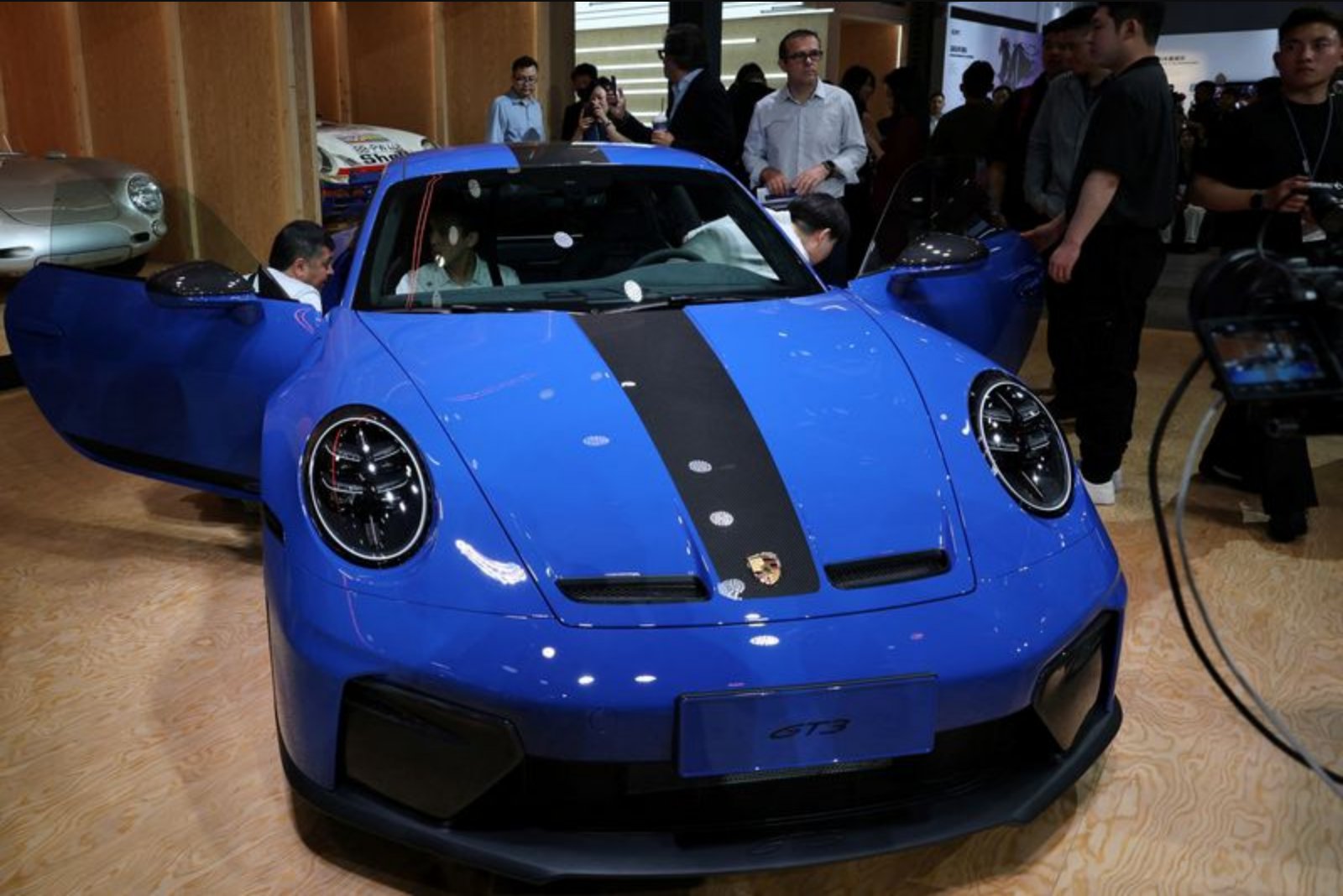 Porsche’s New CEO Eyes Cost Cuts and Combustion Models to Halt Slide