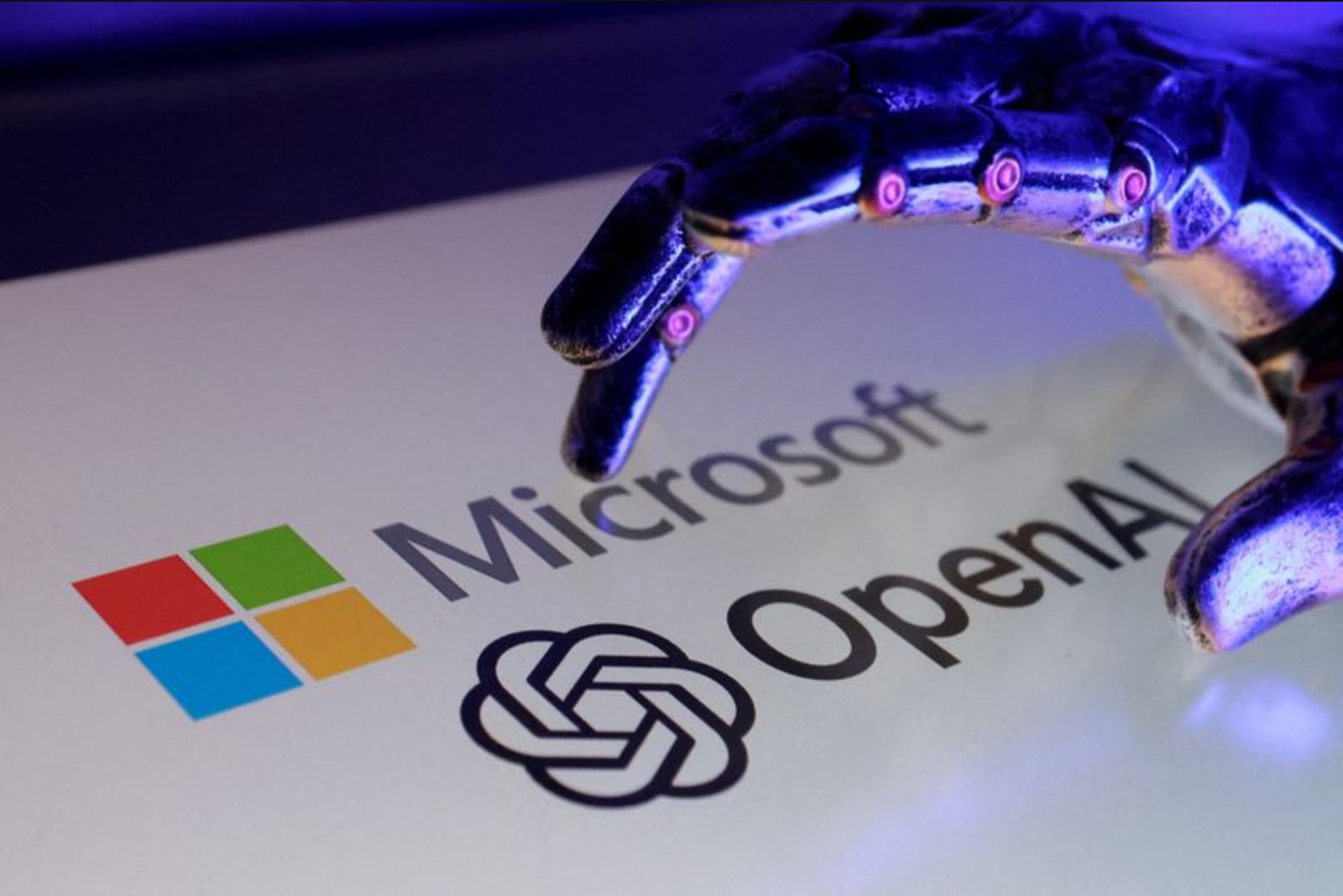 Microsoft Loses Exclusive Access to OpenAI Models; Cloud Competition Widens