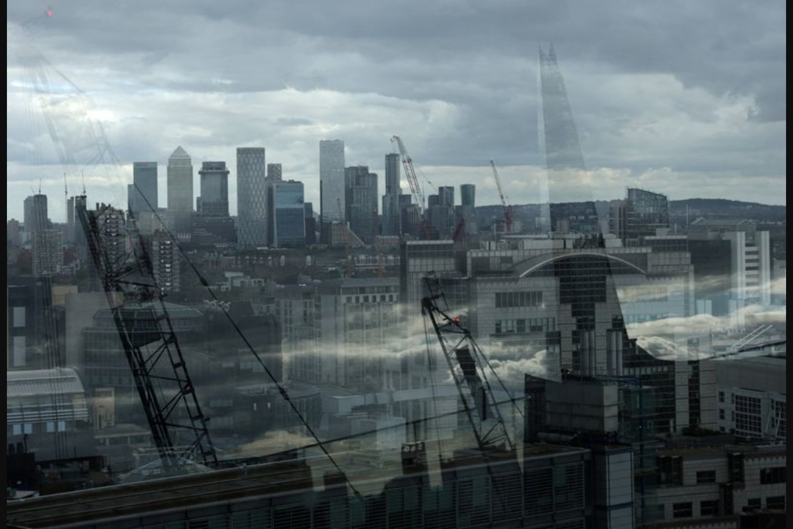 UK Firms Extend Early-2026 Recovery but Services Jobs Fall Sharply