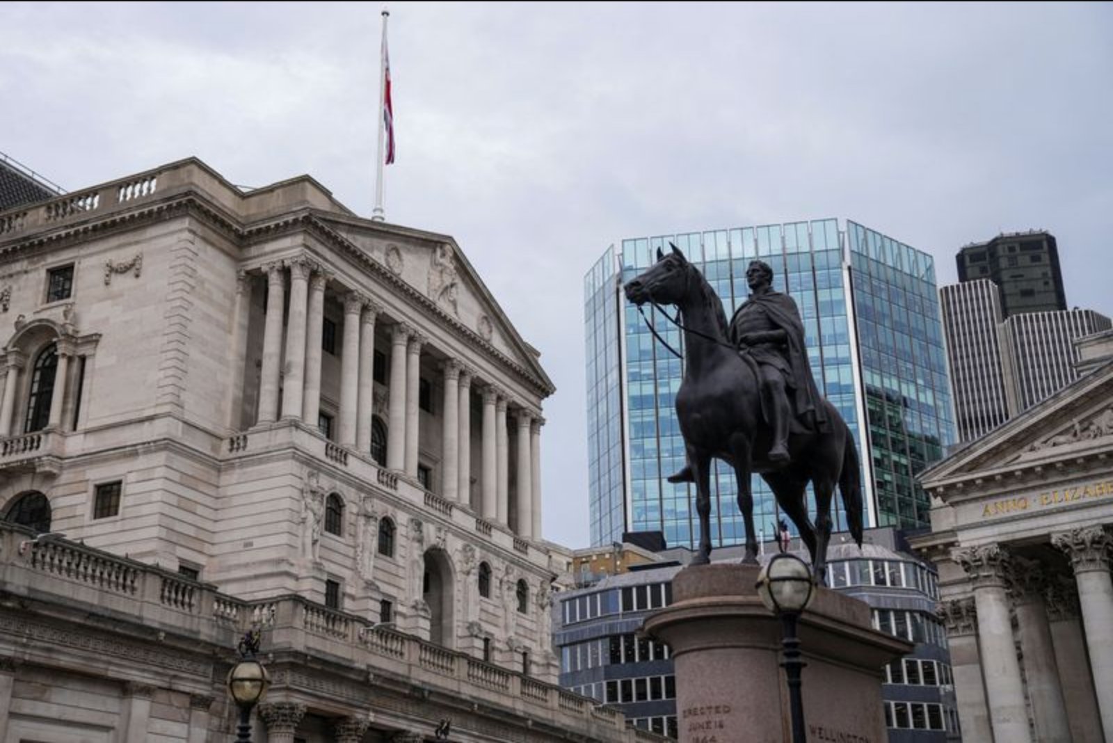 StanChart and Morgan Stanley Push Bank of England Cut Forecasts Into Q2 Amid Energy-Driven Inflation Risks
