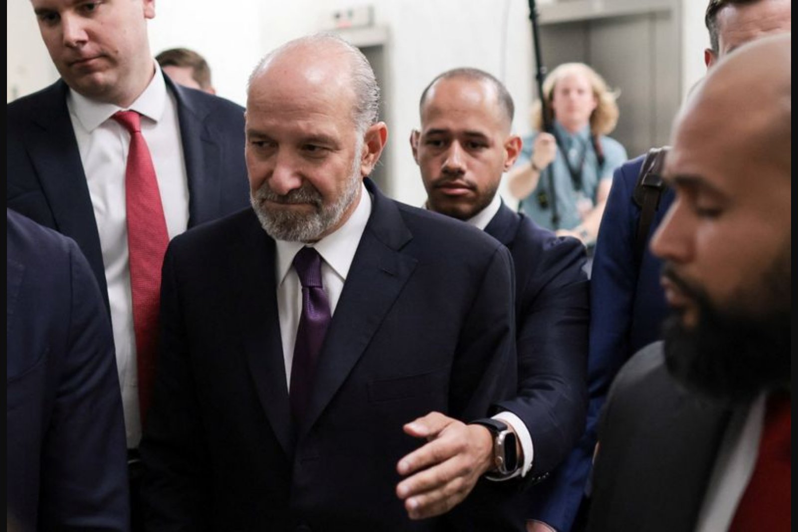 Commerce Secretary Says He Cannot Recall Reason for Family Lunch on Epstein Island