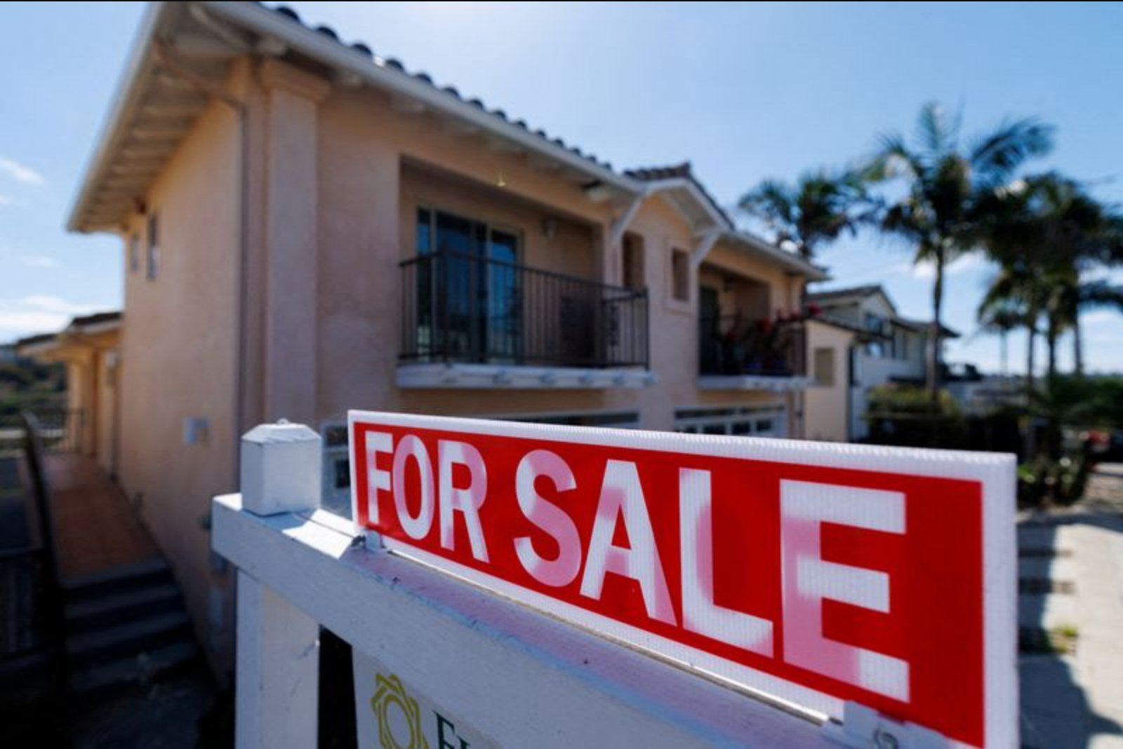 U.S. Mortgage Rates Nudge Higher to 6.37% as Applications Dip