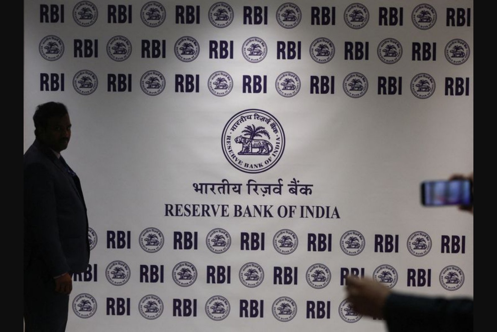 RBI Governor Says Interest Rates Likely to Remain Low for Extended Period