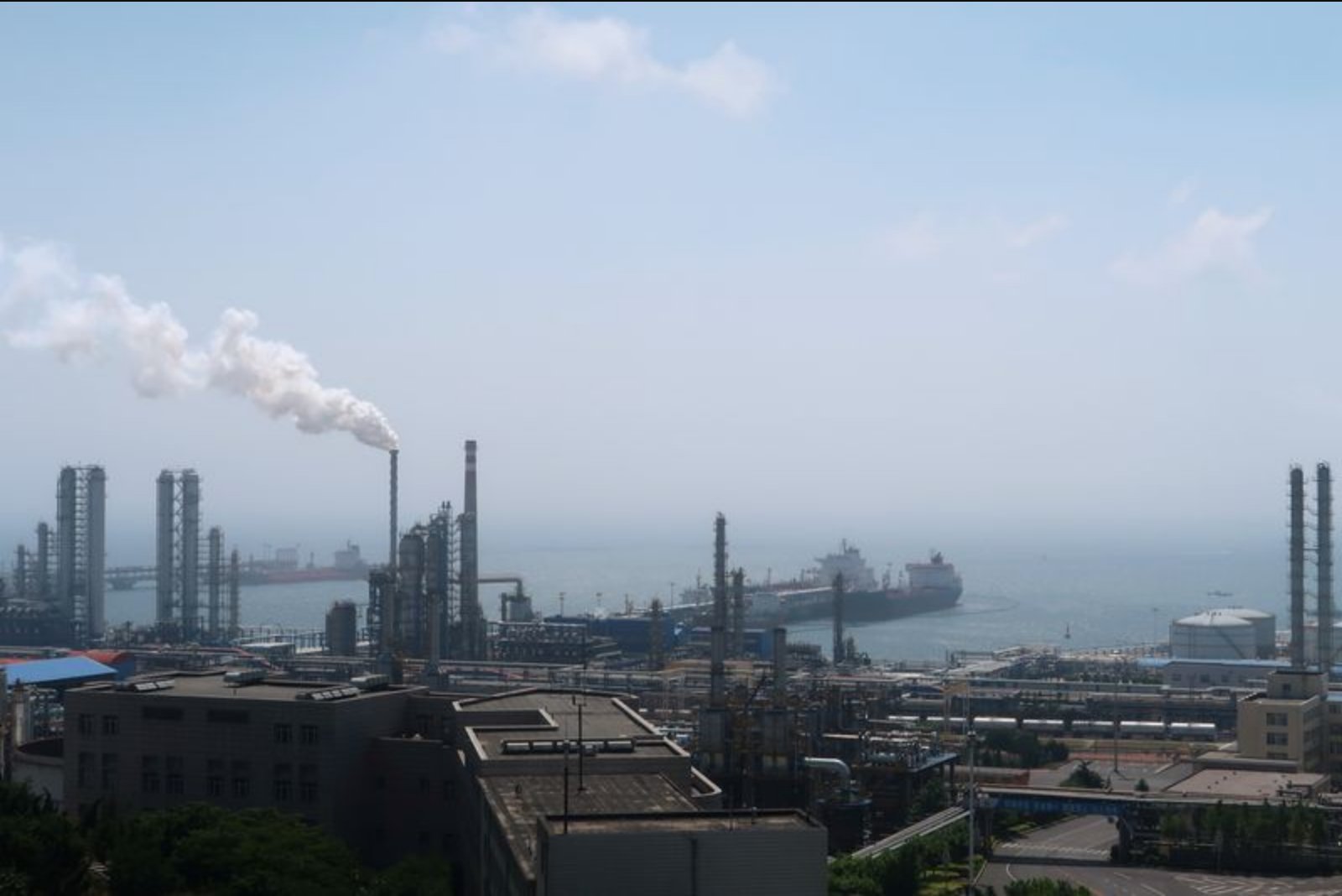 Chinese Regulator Advises Lenders to Halt New Financing for U.S.-Sanctioned Refiners