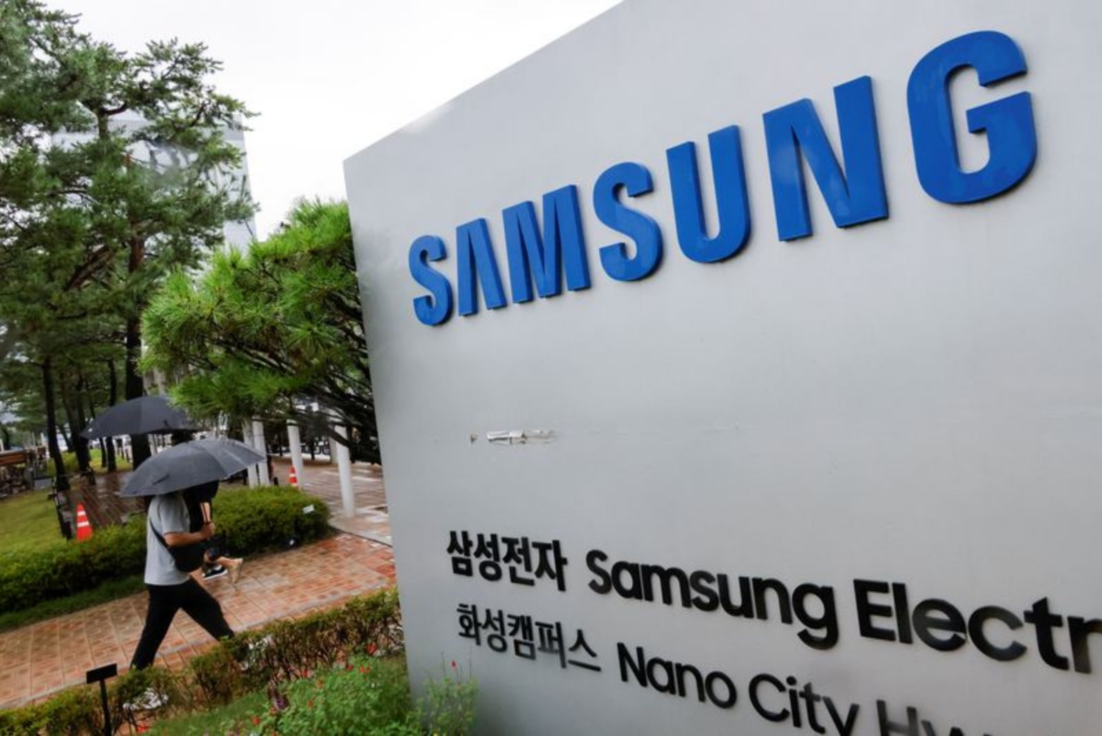 Samsung Electronics union threatens May strike that could curb chip output at Pyeongtaek