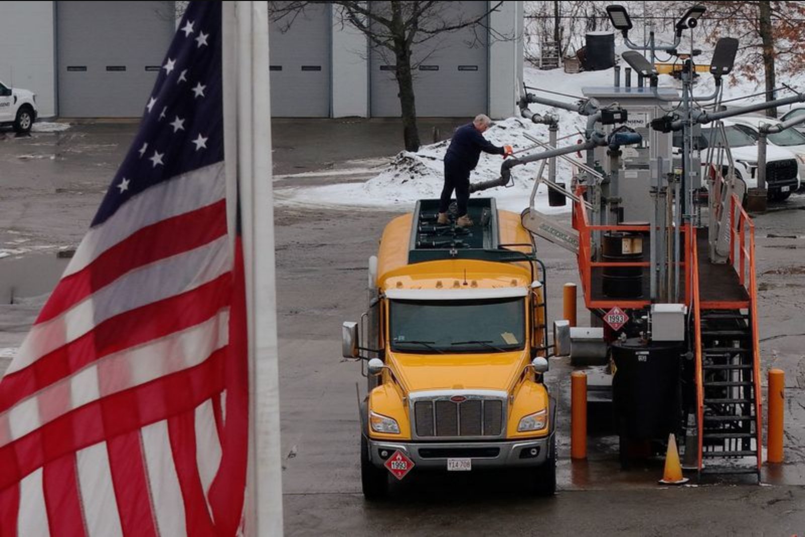 Trades Ahead of Major Policy Moves Prompt Scrutiny Over Possible Pre-Disclosure Activity