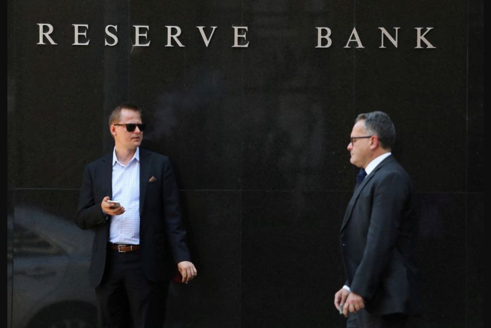 RBA Board Split on Further Tightening as Middle East Uncertainty Clouds Rate Path