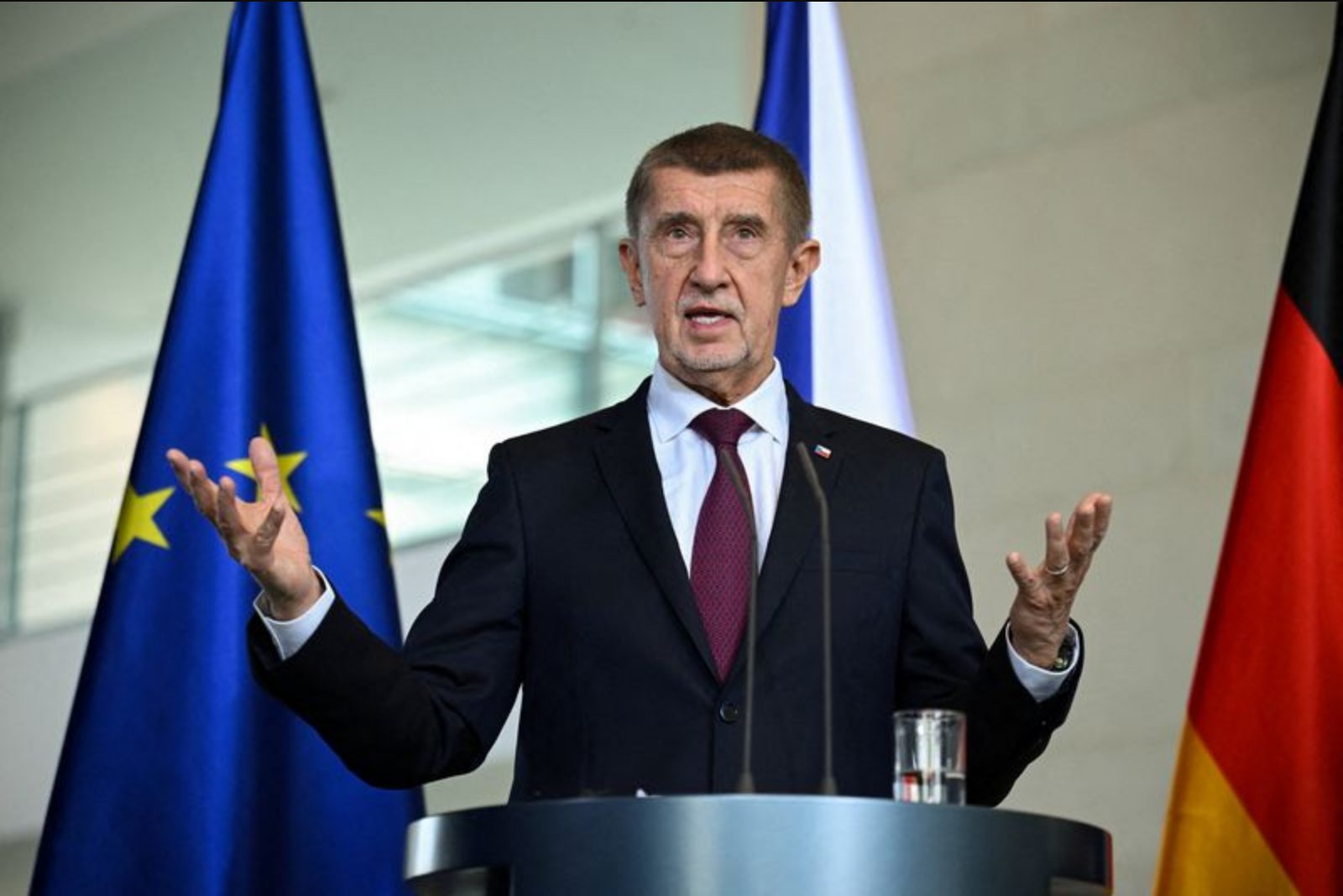 Czech Prime Minister Publicly Backs Viktor Orban Ahead of Hungarian Vote